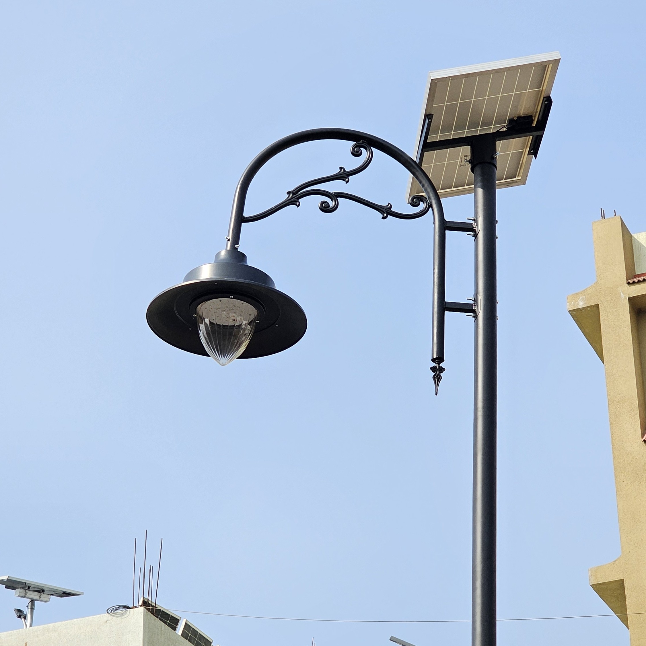18W Decorative Solar Street Light with Lantern Head – 18WW LED Street Light by Xera Tech