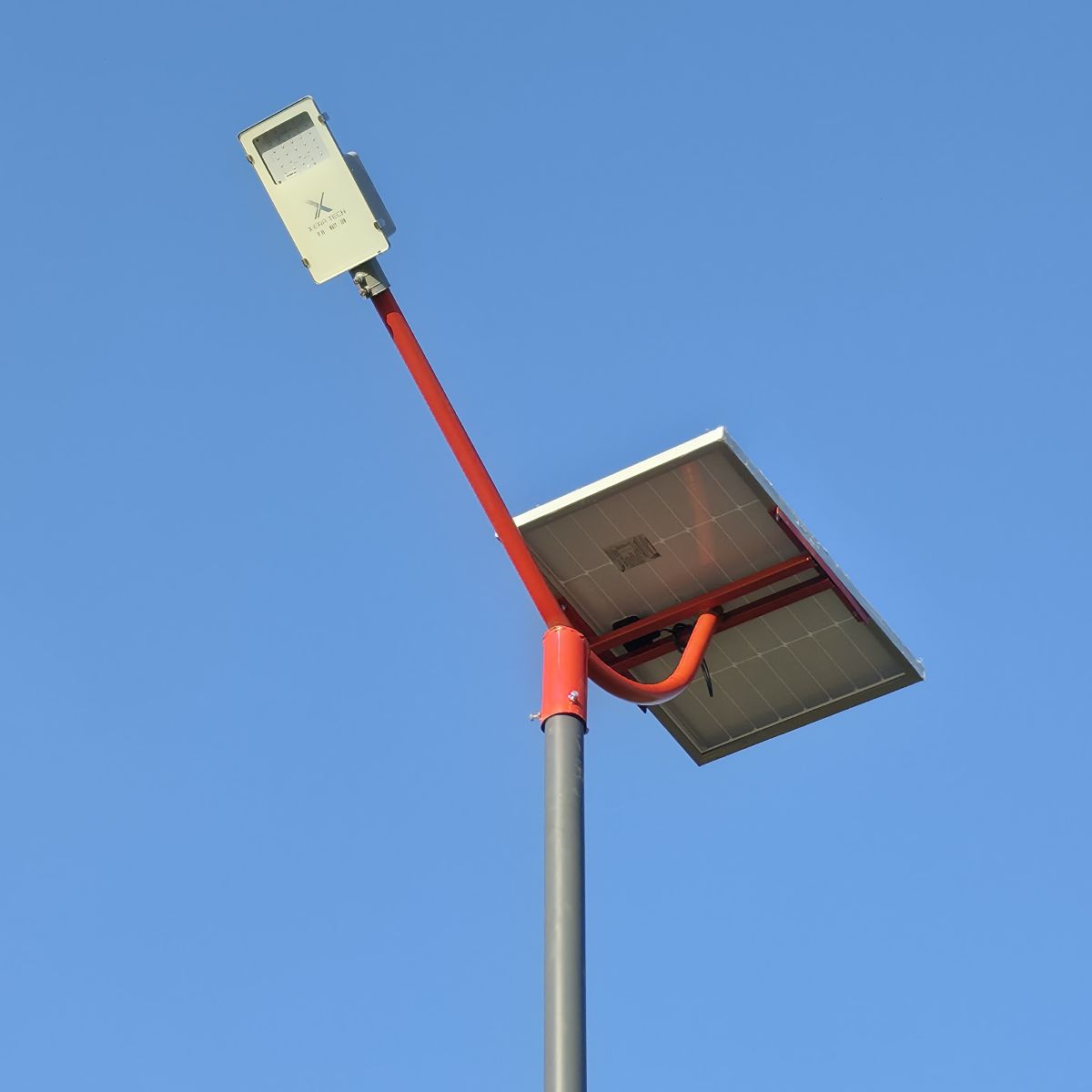 20W Solar Street Light with Decorative Red Arm – 20WW LED Decorative Street Light by Xera Tech